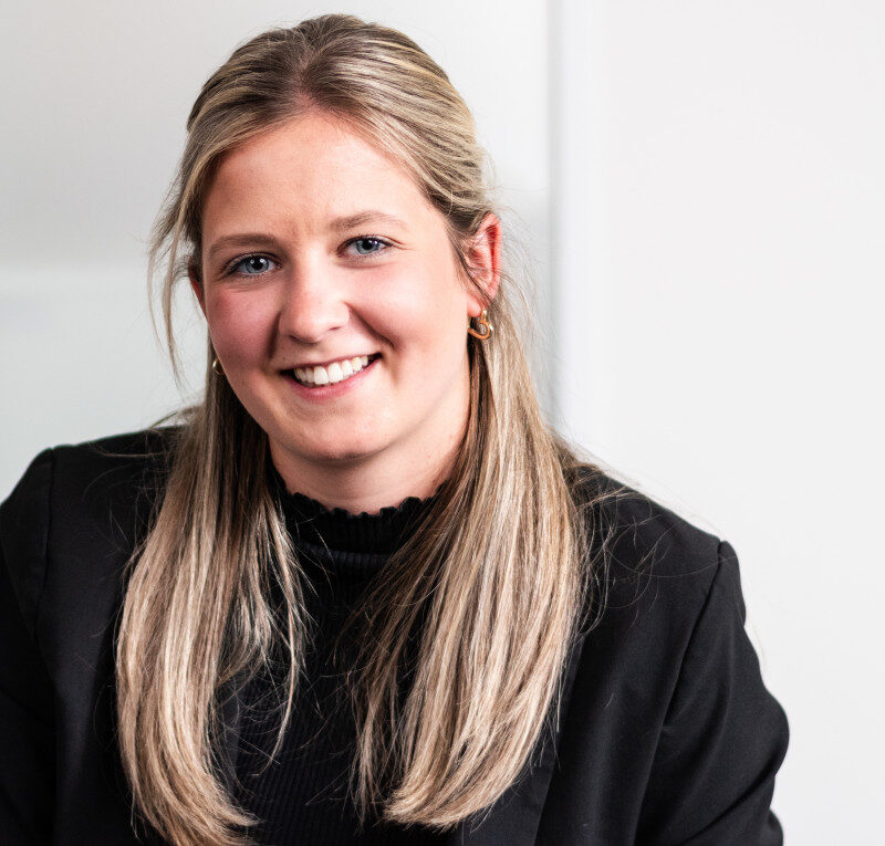 Auftritt-Vorstellungsgespraech_Anna-Sophie-6000x3373-1360x765-1