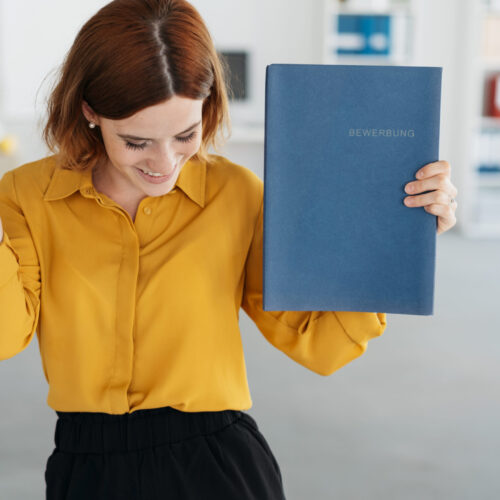 AdobeStock_contrastwerkstatt_trainee-4203x2364-2560x1440-1