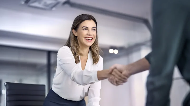 Businessfrau-Handshake_insta_photos
