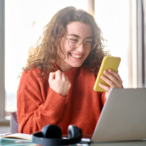 Einstiegsgehalt_insta_photos_AdobeStock-4008x2253-2560x1439-1