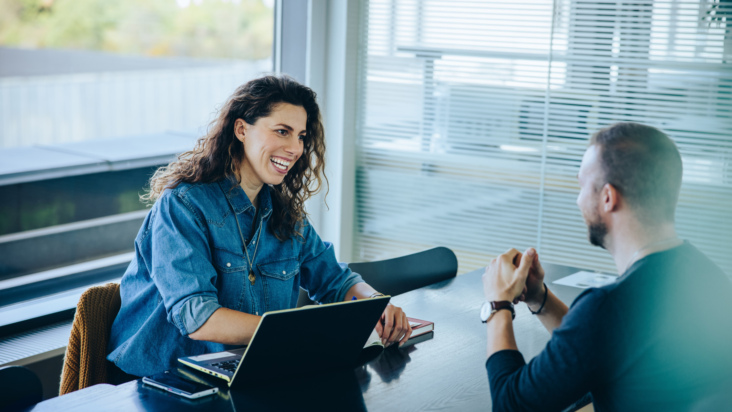 Mehr-Gehalt-Jobwechsel_Jacob-Lund-8213x4620-2560x1440-1