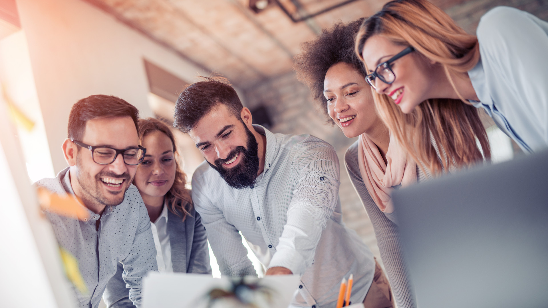 Teamarbeit_ivanko80-7360x4142-1920x1081-1